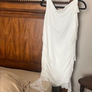 NWOT white fitted dress. Stretchy but form fitting. Size XL. Measures 18x30